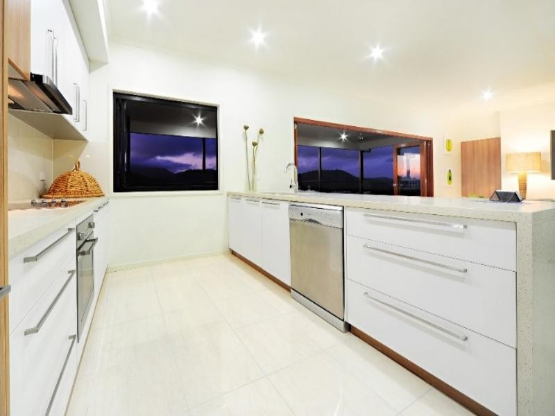 18 Whitehaven Crescent, Cannonvale QLD 4802
