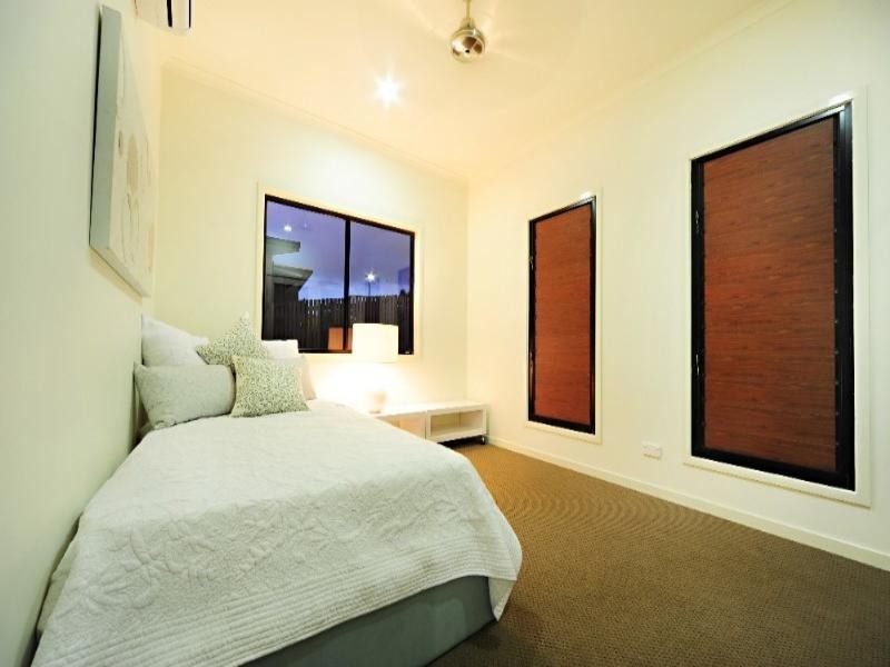 18 Whitehaven Crescent, Cannonvale QLD 4802