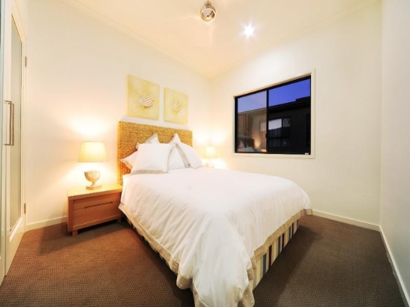 18 Whitehaven Crescent, Cannonvale QLD 4802