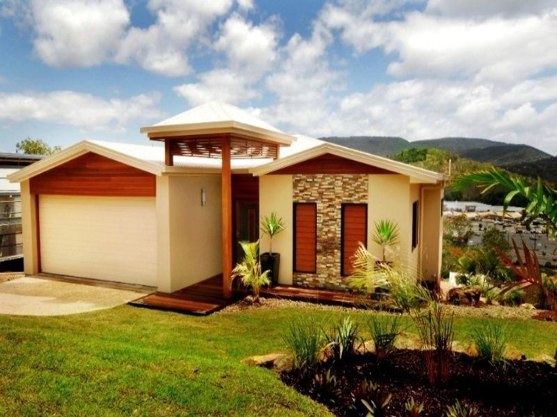 18 Whitehaven Crescent, Cannonvale QLD 4802