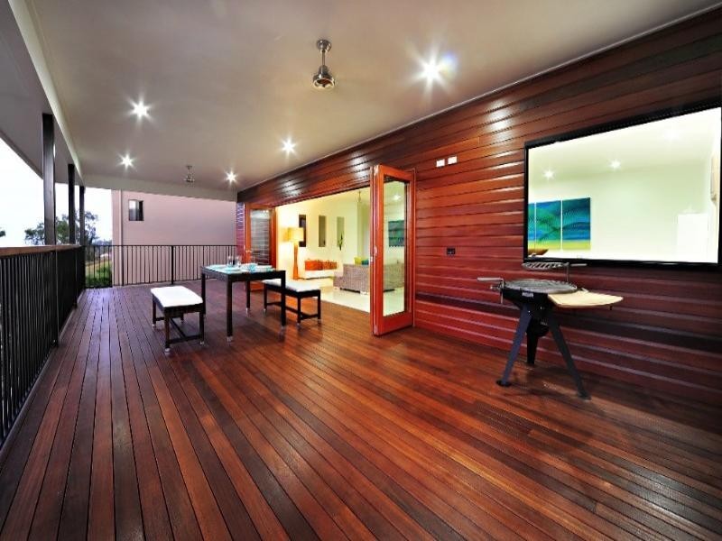 18 Whitehaven Crescent, Cannonvale QLD 4802