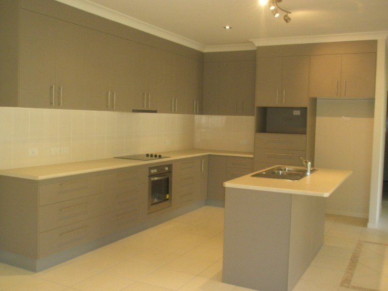 33 Valley Drive, Cannonvale QLD 4802