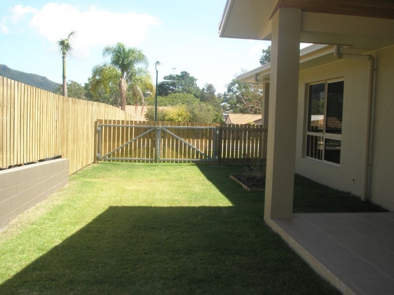 33 Valley Drive, Cannonvale QLD 4802