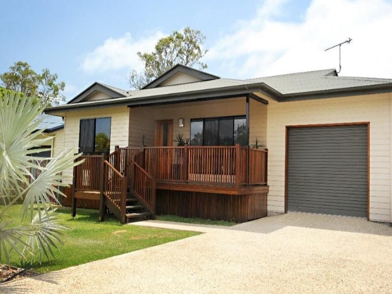 122 Shute Harbour Road, Cannonvale QLD 4802