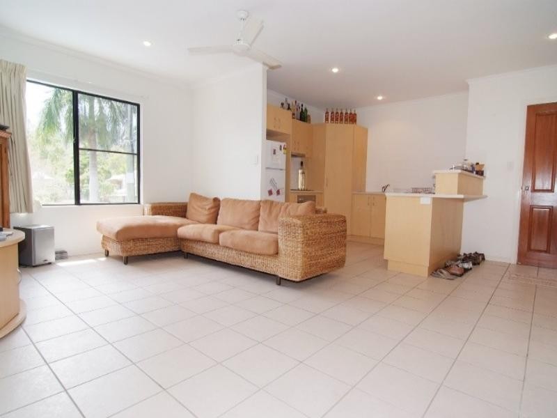 15/16 Beach Road, Cannonvale QLD 4802