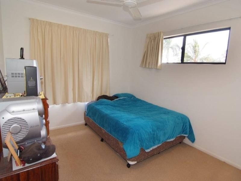 15/16 Beach Road, Cannonvale QLD 4802