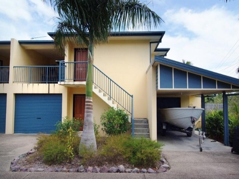 15/16 Beach Road, Cannonvale QLD 4802