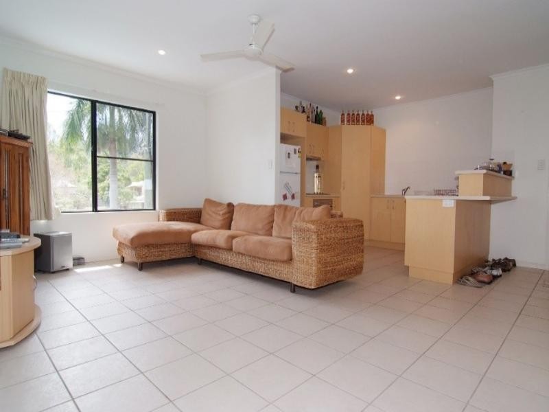 15/16 Beach Road, Cannonvale QLD 4802