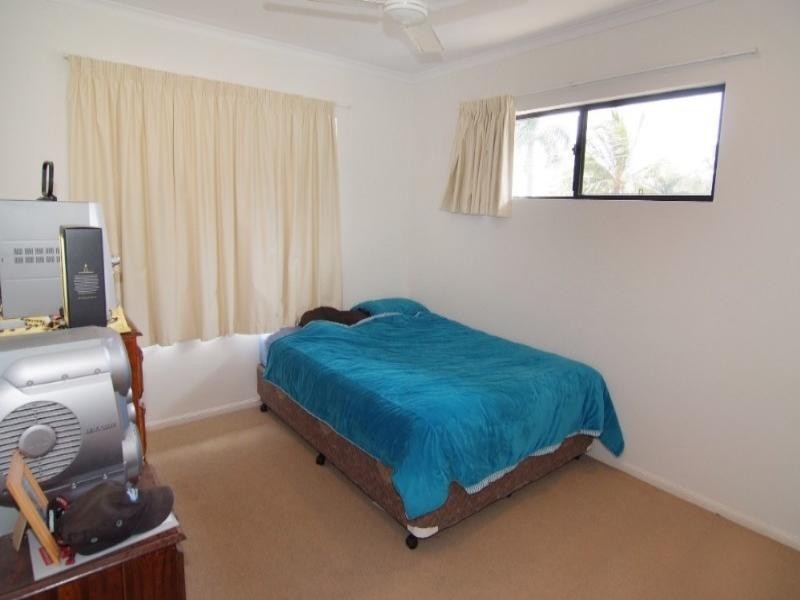 15/16 Beach Road, Cannonvale QLD 4802