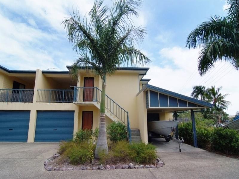 15/16 Beach Road, Cannonvale QLD 4802