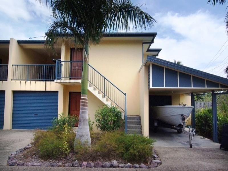 15/16 Beach Road, Cannonvale QLD 4802