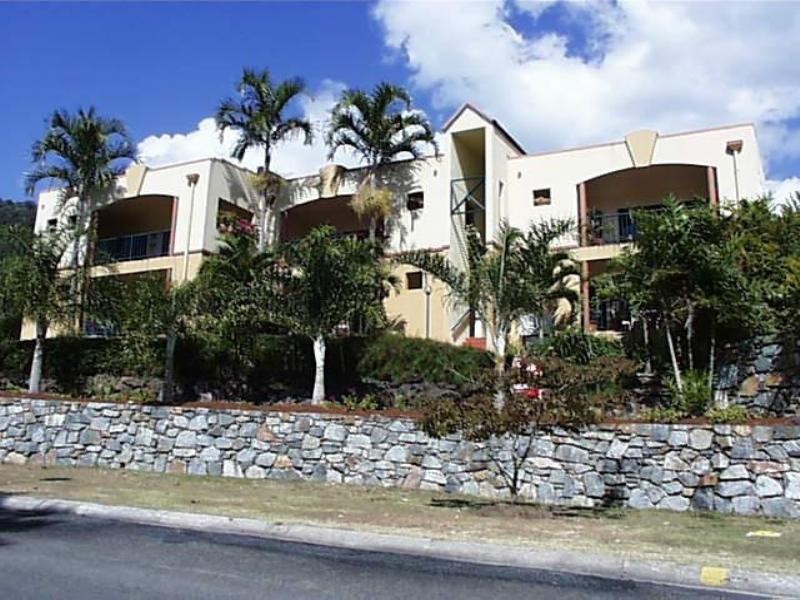 8/20 Island Drive, Cannonvale QLD 4802
