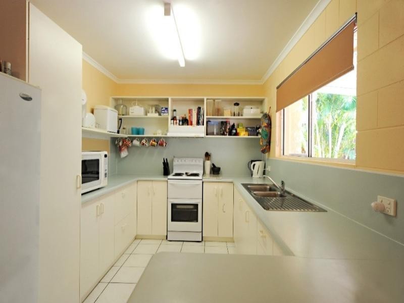 6 Grace Avenue, Cannonvale QLD 4802