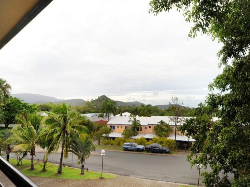 8/2 Eshelby Drive, Cannonvale QLD 4802