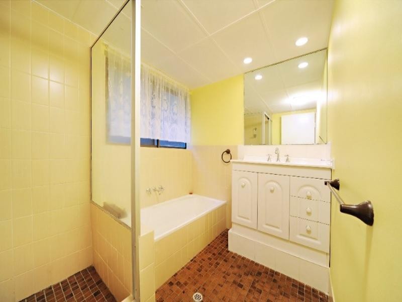 8/2 Eshelby Drive, Cannonvale QLD 4802