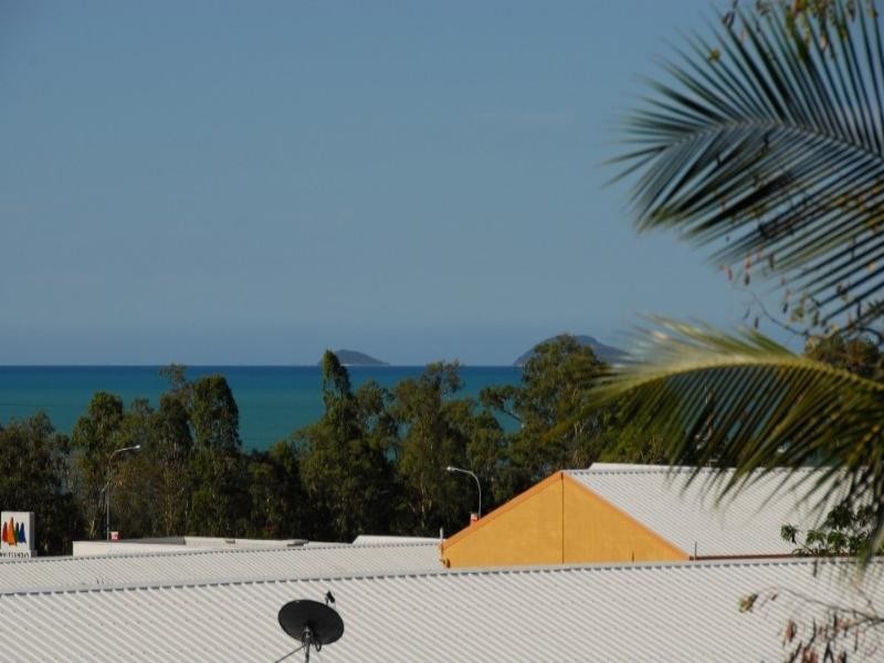 8/2 Eshelby Drive, Cannonvale QLD 4802