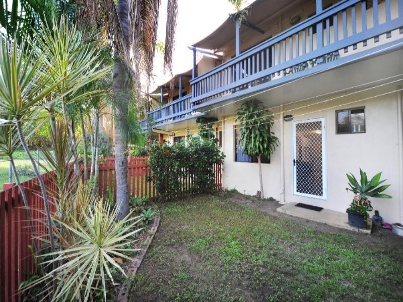 4/5 Pleasant Drive, Cannonvale QLD 4802