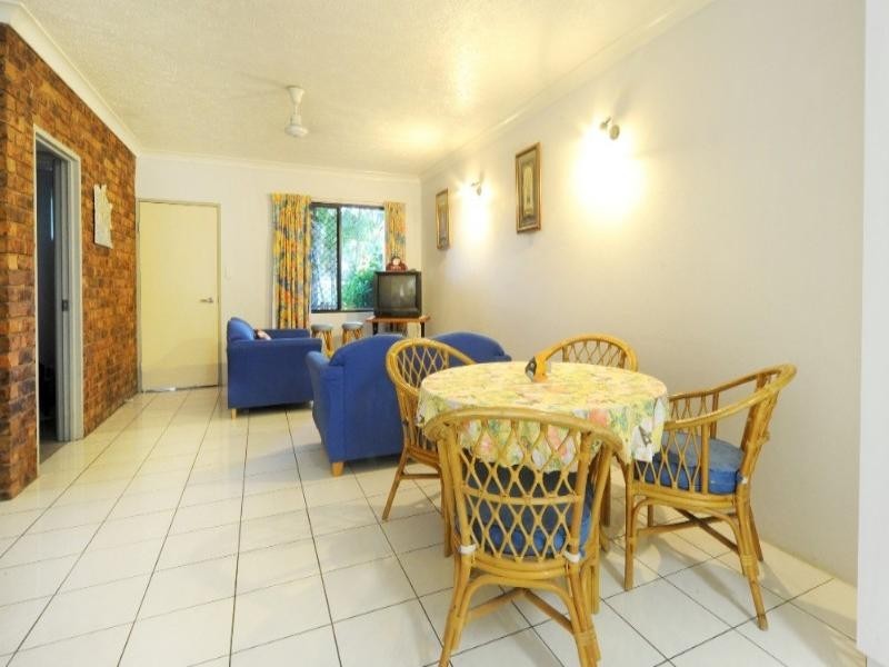 4/5 Pleasant Drive, Cannonvale QLD 4802