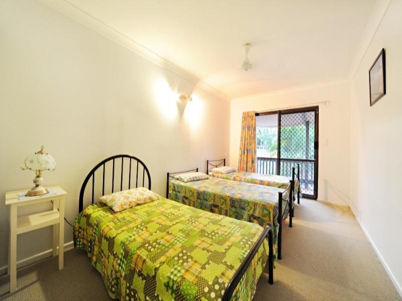 4/5 Pleasant Drive, Cannonvale QLD 4802