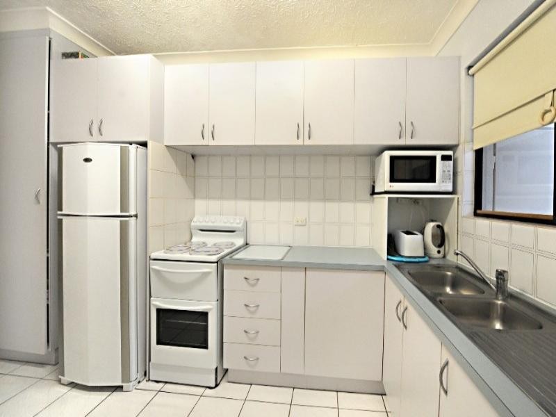 4/5 Pleasant Drive, Cannonvale QLD 4802