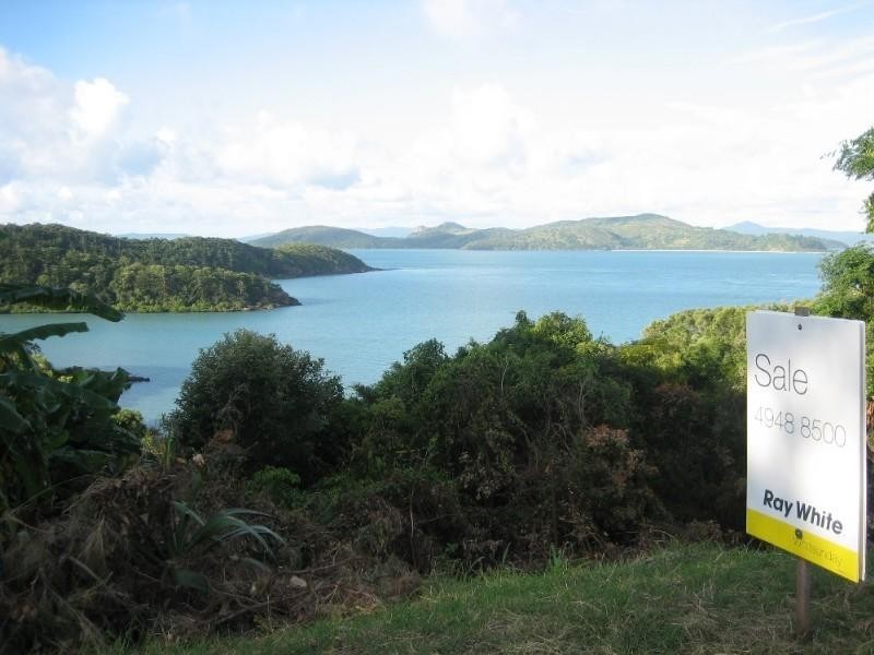 9 Passage Avenue, Shute Harbour QLD 4802