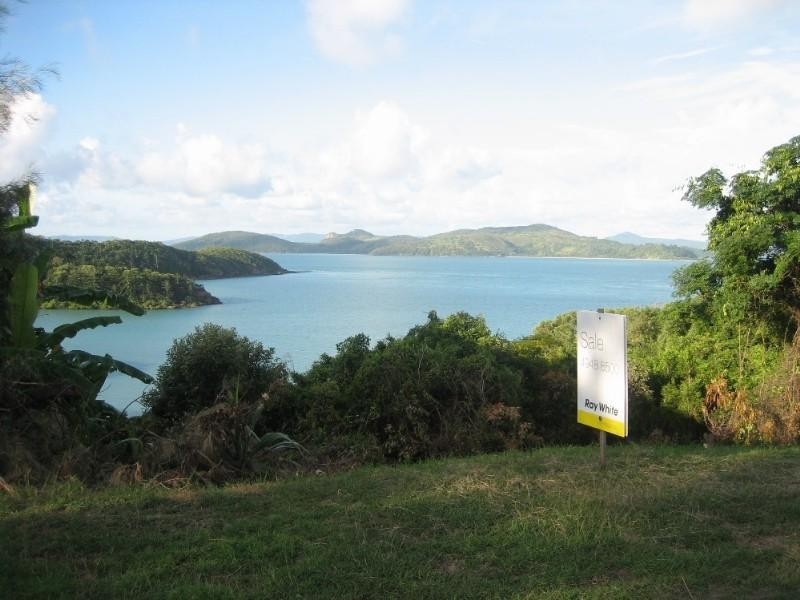 9 Passage Avenue, Shute Harbour QLD 4802