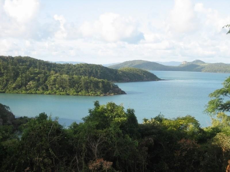 9 Passage Avenue, Shute Harbour QLD 4802