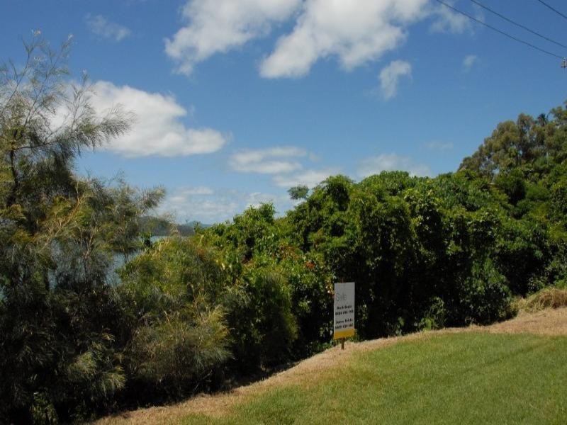 9 Passage Avenue, Shute Harbour QLD 4802