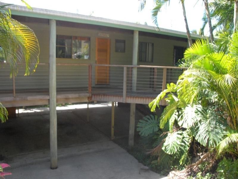 6 Country Road, Cannonvale QLD 4802