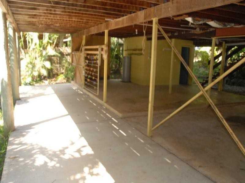 6 Country Road, Cannonvale QLD 4802