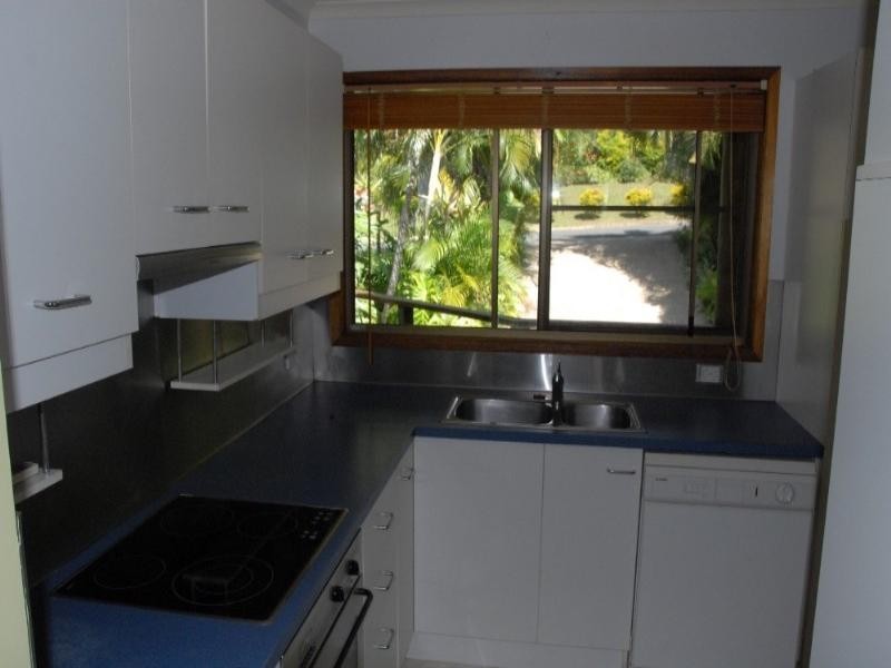 6 Country Road, Cannonvale QLD 4802