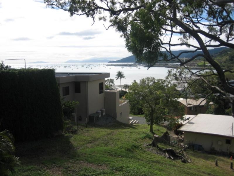 9 Stewart Drive, Cannonvale QLD 4802