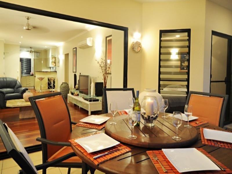 2/36 Coral Esplanade, Cannonvale QLD 4802