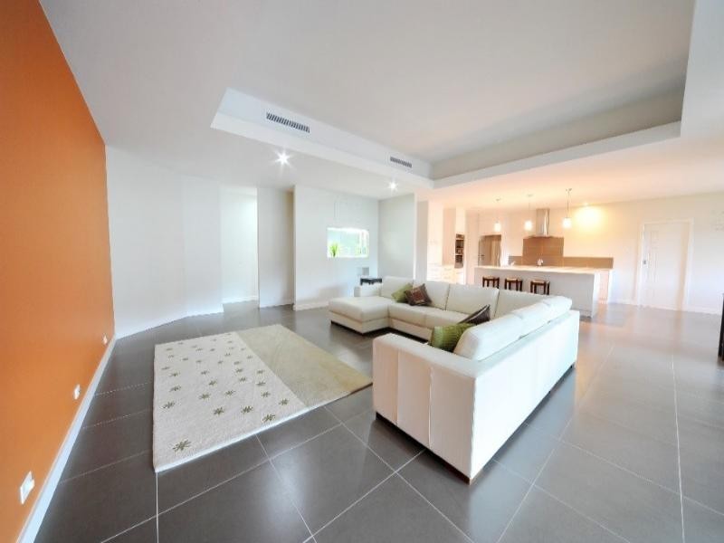 18 Henderson Street, Cannonvale QLD 4802