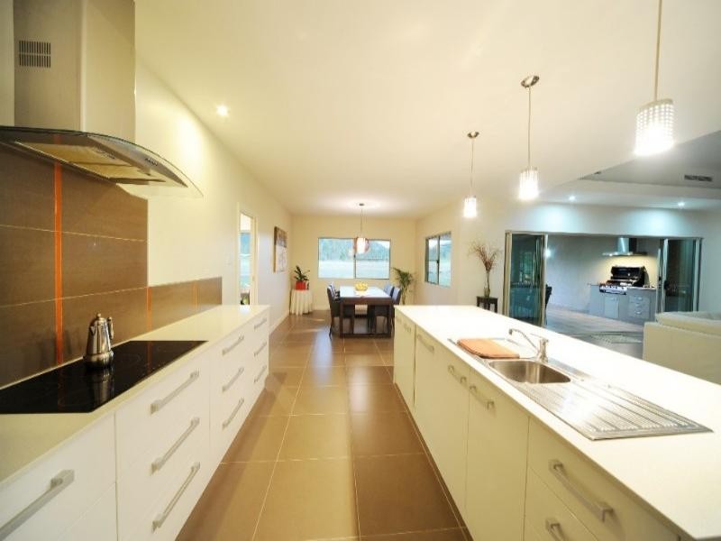 18 Henderson Street, Cannonvale QLD 4802