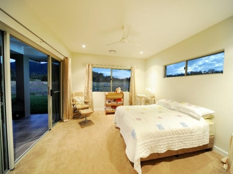 18 Henderson Street, Cannonvale QLD 4802