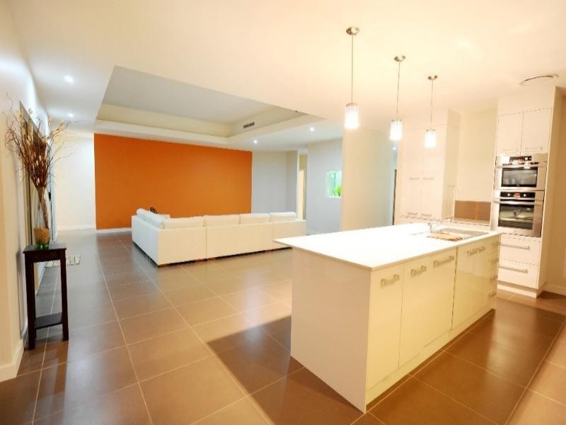 18 Henderson Street, Cannonvale QLD 4802