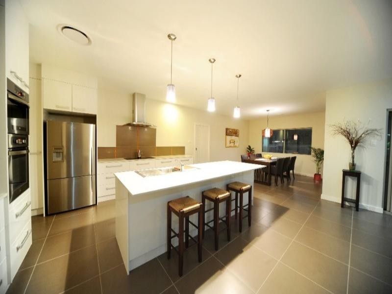 18 Henderson Street, Cannonvale QLD 4802