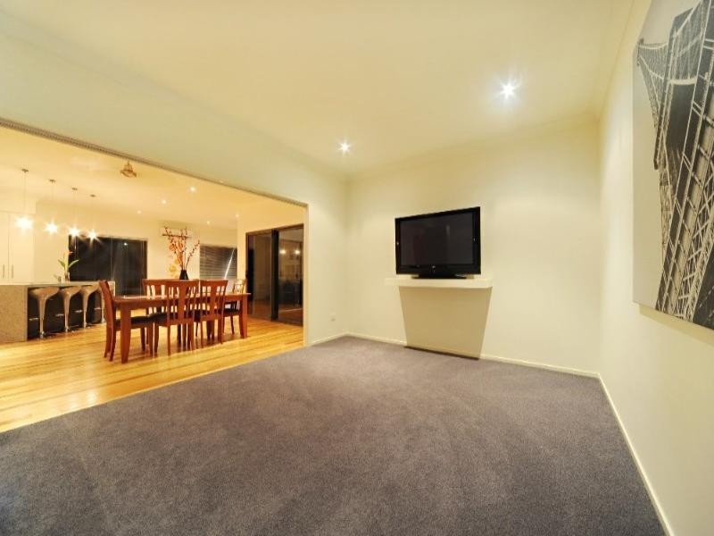 10 Johnquill Court, Cannonvale QLD 4802