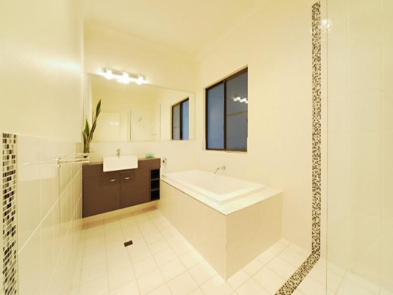 10 Johnquill Court, Cannonvale QLD 4802