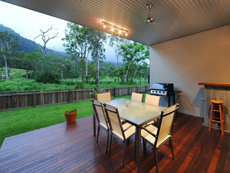 10 Johnquill Court, Cannonvale QLD 4802