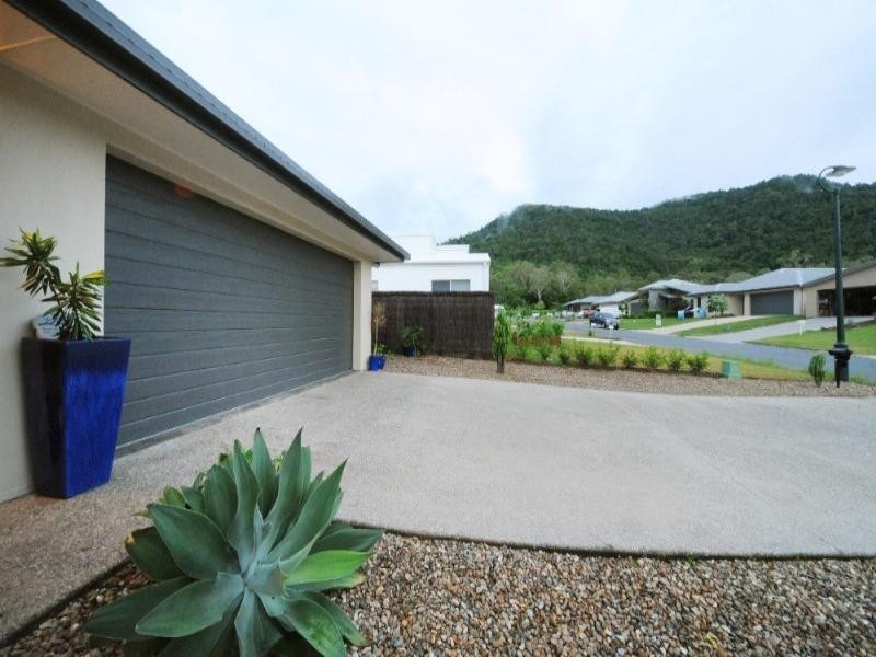 83 Abell Road, Cannonvale QLD 4802