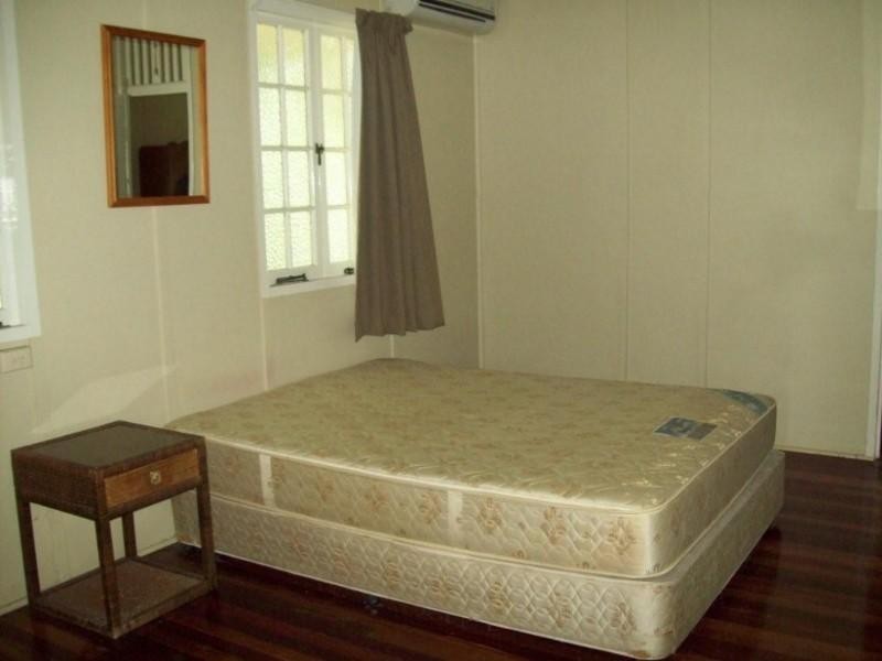 35 Belmore Street, Collinsville QLD 4804