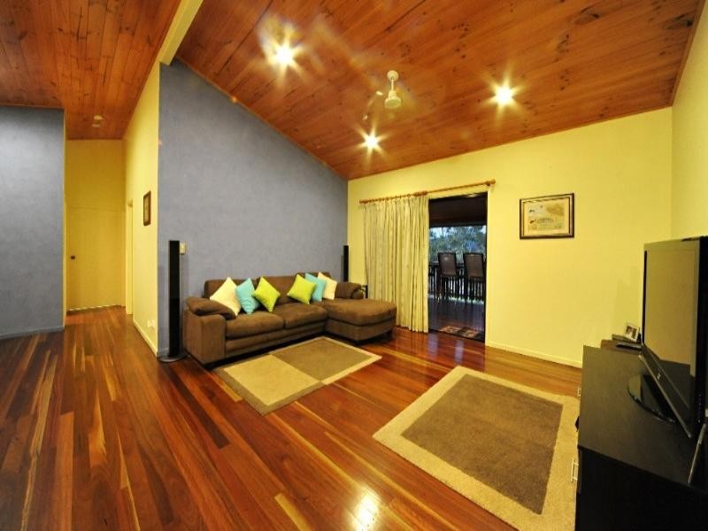 8 South Molle Boulevard, Cannonvale QLD 4802