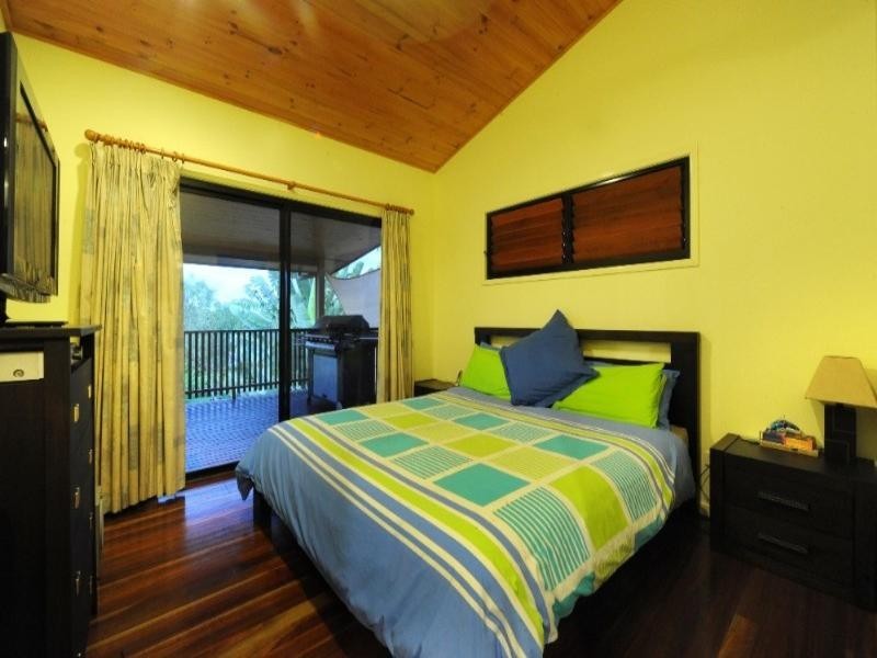 8 South Molle Boulevard, Cannonvale QLD 4802