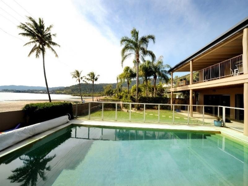 30 Coral Esplanade, Cannonvale QLD 4802