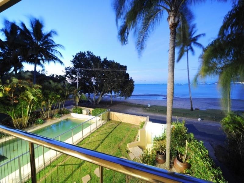 30 Coral Esplanade, Cannonvale QLD 4802
