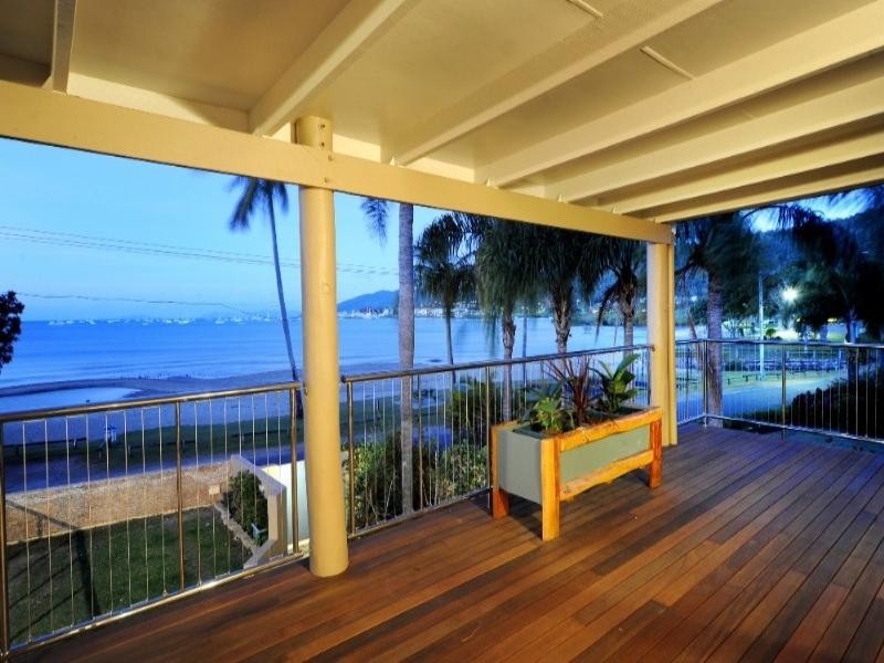 30 Coral Esplanade, Cannonvale QLD 4802