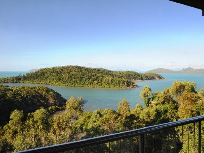 17 Passage Avenue, Shute Harbour QLD 4802
