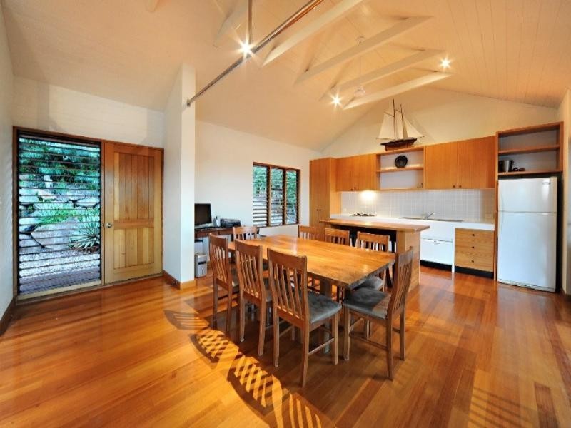17 Passage Avenue, Shute Harbour QLD 4802